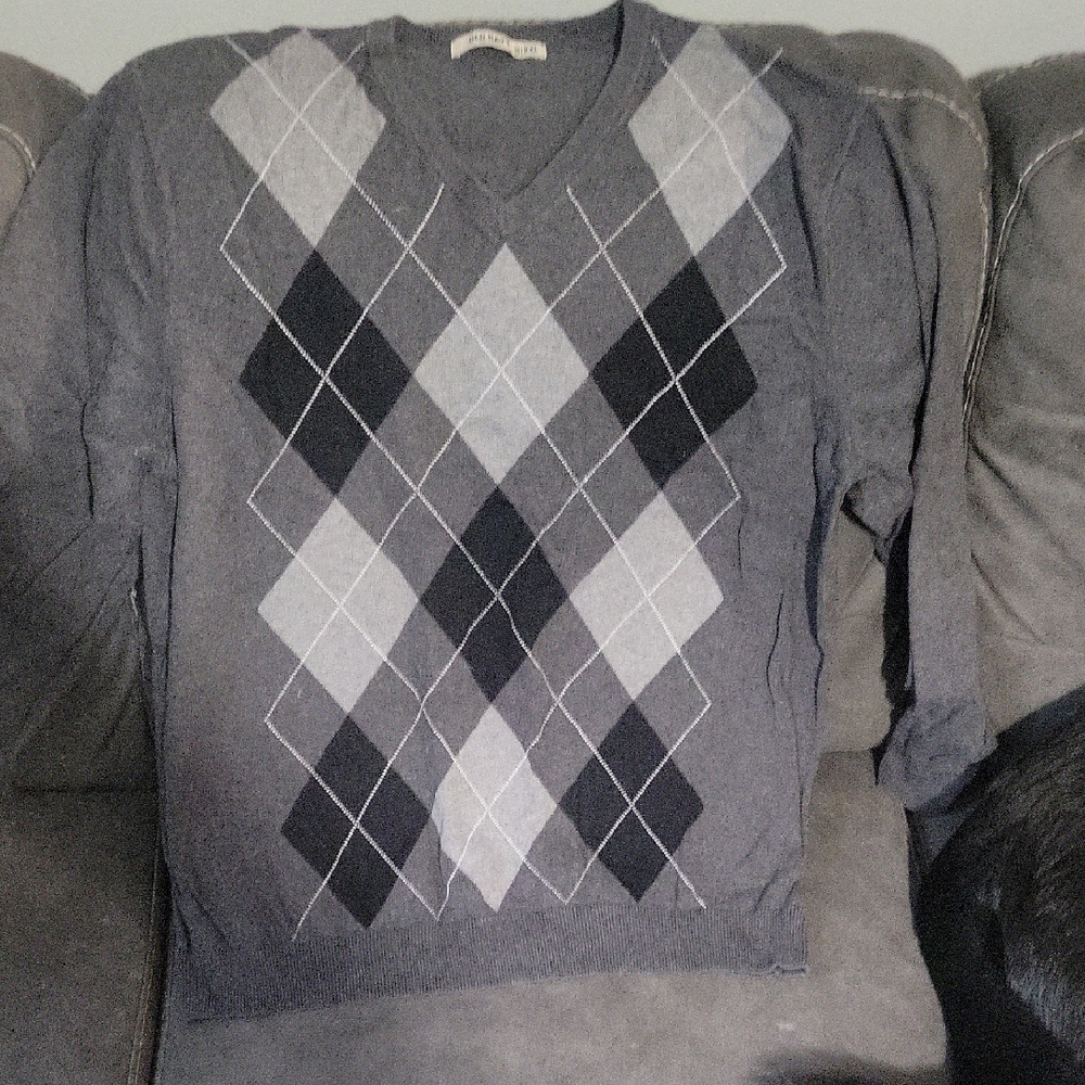 Old Navy Gray and Black V-Neck Argyle Sweater